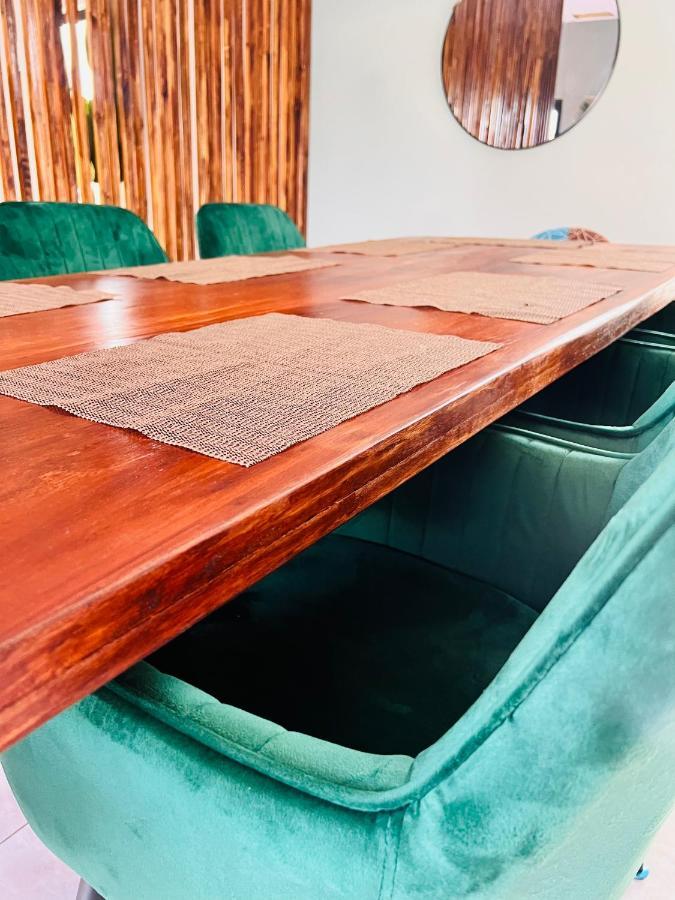 Signature Boutique Guesthouse Maun ภายนอก รูปภาพ