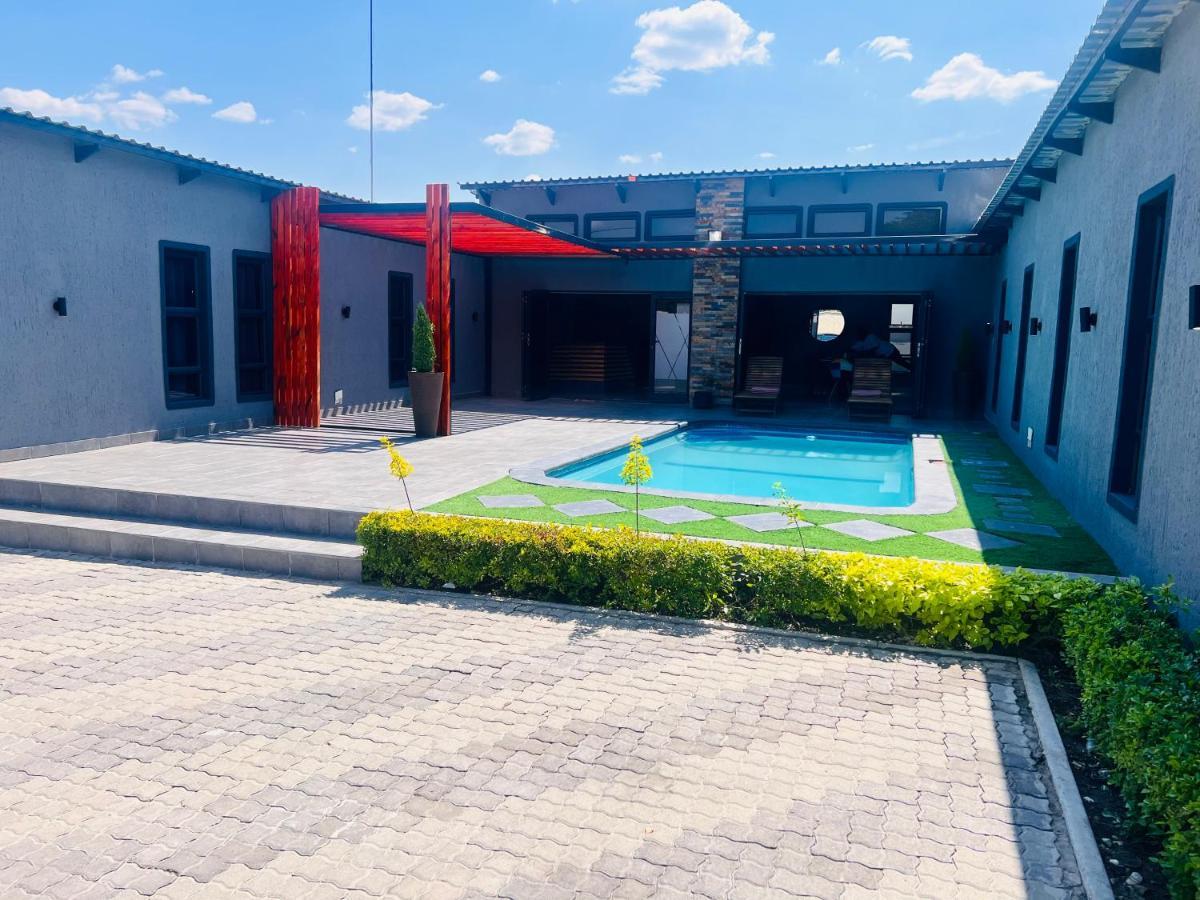Signature Boutique Guesthouse Maun ภายนอก รูปภาพ
