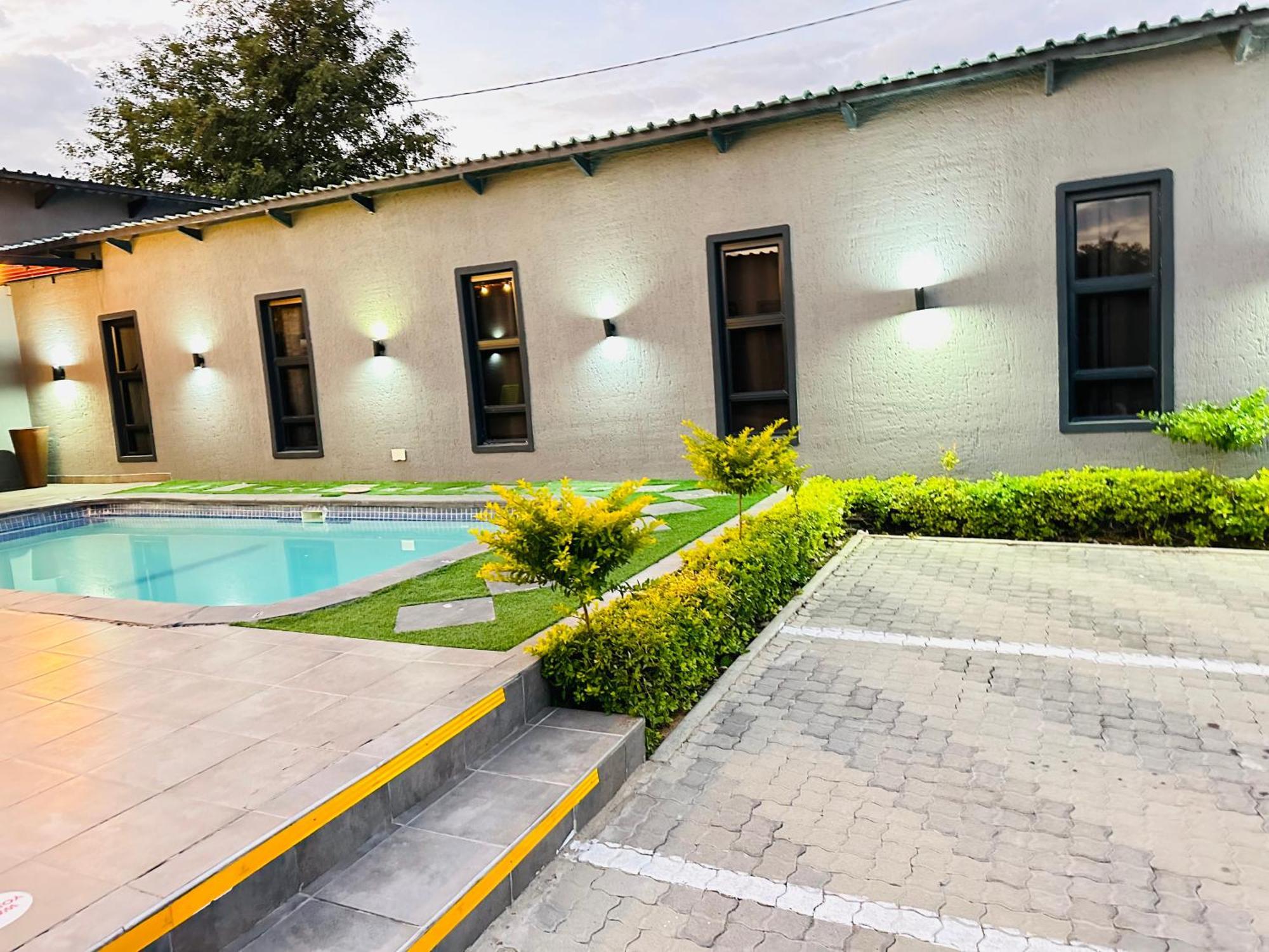 Signature Boutique Guesthouse Maun ภายนอก รูปภาพ